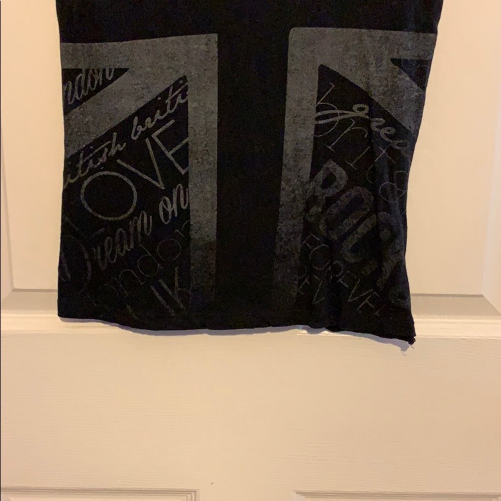 T-Shirt - Picture 2 of 5